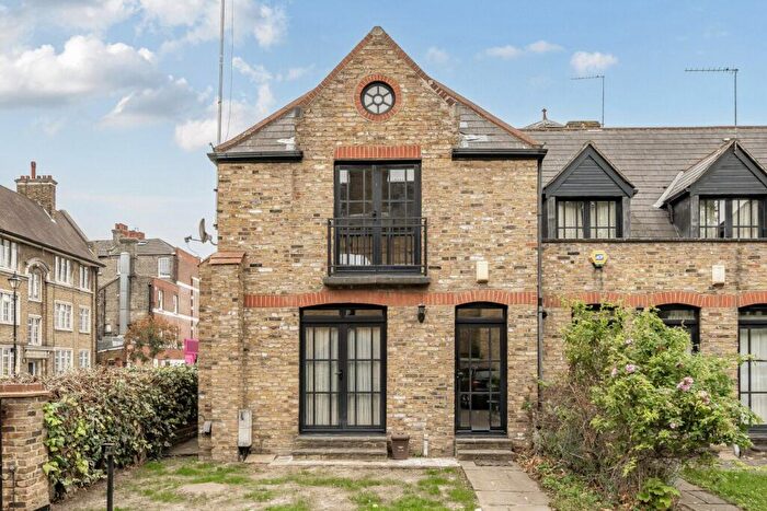 3 Bedroom Terraced House For Sale In Liverpool Grove, London, SE17