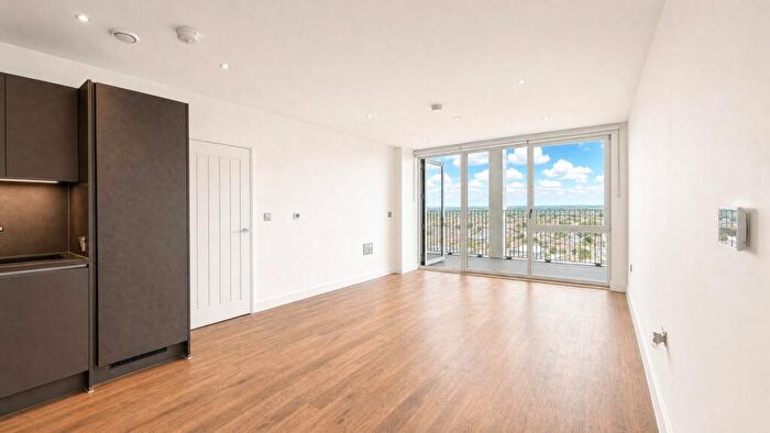 1 Bedroom Flat To Rent In Auckland Road, Leyton, E10