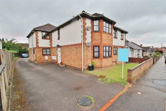 2 Bedroom Flat To Rent In Nelson Road, Leigh On Sea, Essex, SS9