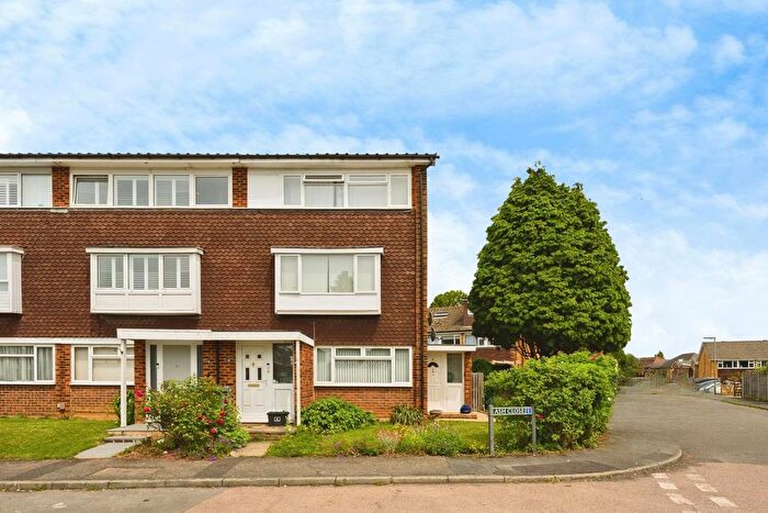 2 Bedroom Flat For Sale In Ash Close, Merstham, Redhill, Surrey, RH1