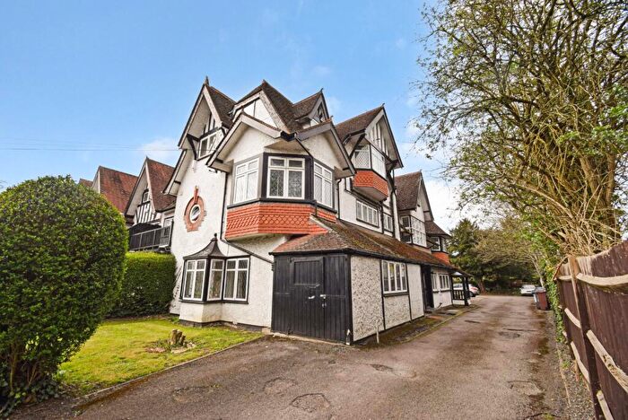 Apartment For Sale In Bath Road, Taplow, Maidenhead, Buckinghamshire, SL6