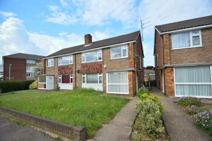 2 Bedroom Maisonette To Rent In Birchen Grove, Luton, Bedfordshire, LU2