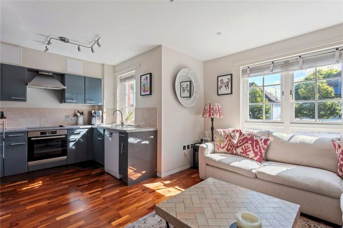 1 Bedroom Flat To Rent In Sutherland Grove, Southfields, SW18