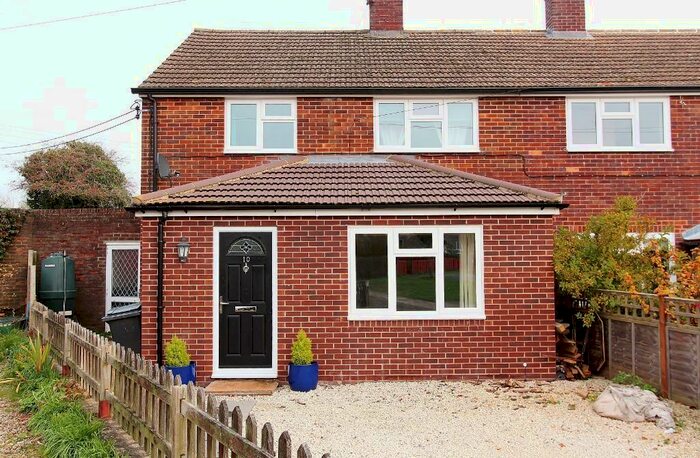 3 Bedroom Semi-Detached House For Sale In Mant Close, Wickham, Newbury, RG20