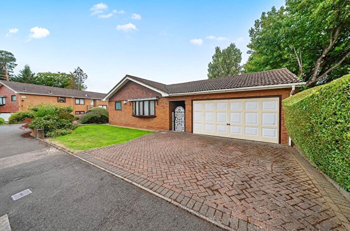 3 Bedroom Detached Bungalow For Sale In Maryrose Way, Whetstone, N20