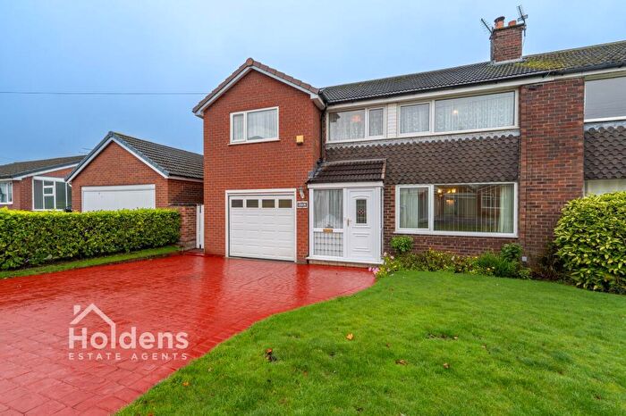 5 Bedroom Semi-Detached House For Sale In Matterdale Road, Leyland, PR25