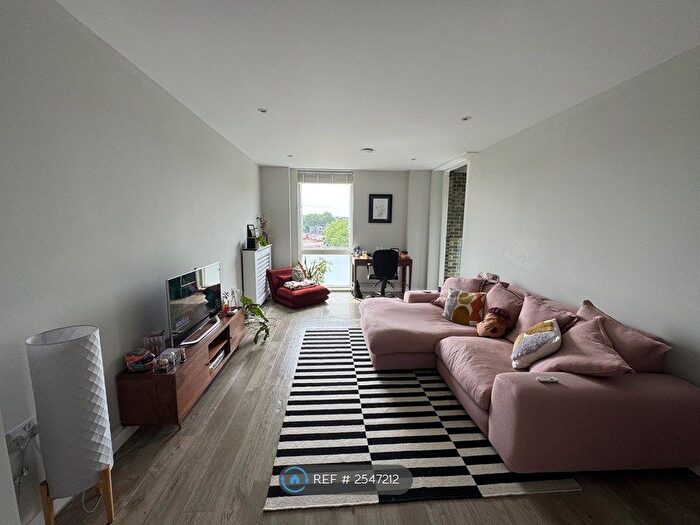 1 Bedroom Flat To Rent In Woods Road, London, SE15