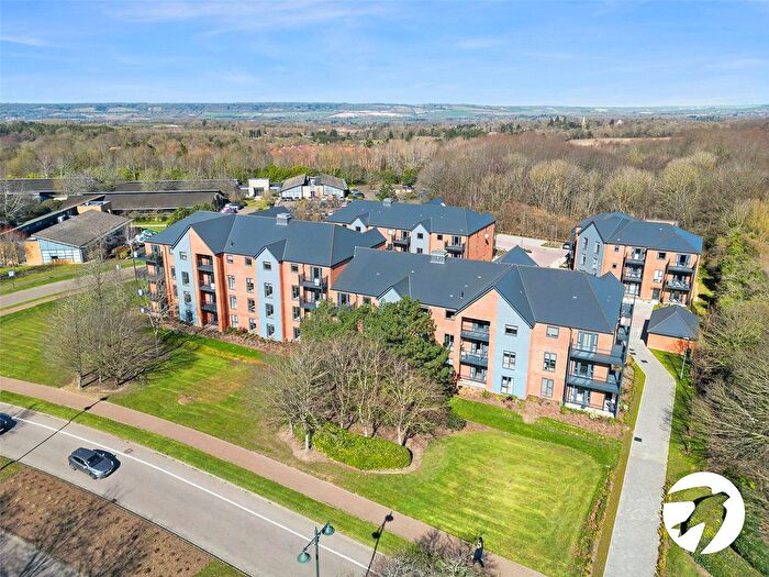 2 Bedroom Flat To Rent In Batesford Close, Kings Hill, West Malling, Kent, ME19
