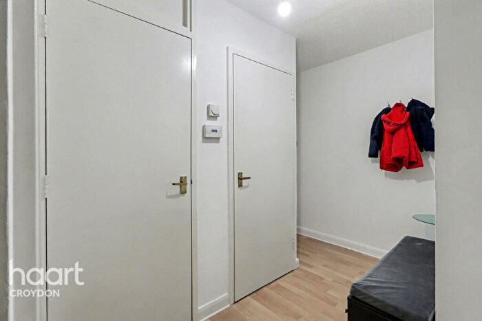 1 Bedroom Block Of Apartments For Sale In Hillside Road, Whyteleafe, CR3