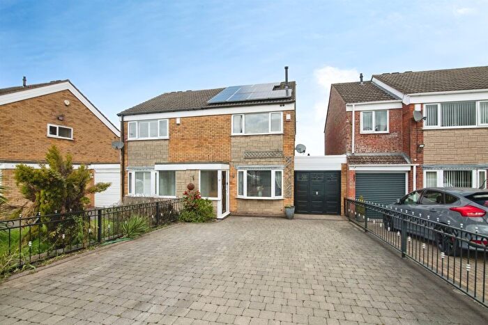 3 Bedroom Semi Detached House For Sale In Pevensey Close, Tividale, Oldbury, B69