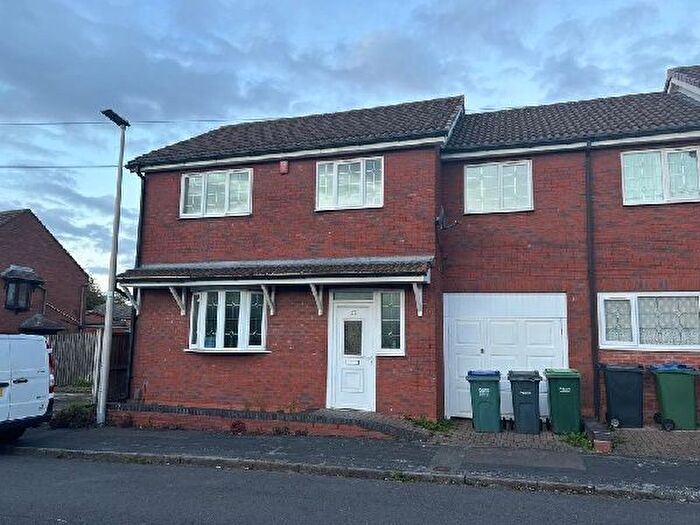 4 Bedroom Semi-Detached House To Rent In Railway Street, West Bromwich, B70