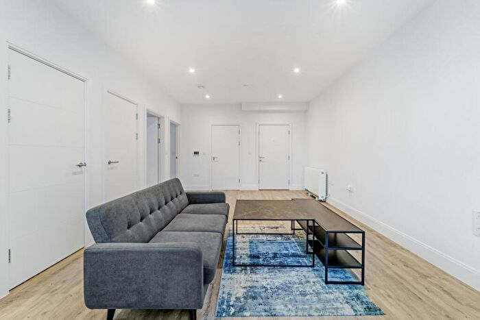 2 Bedroom Apartment To Rent In Horlicks Quarter, Slough, London, SL1