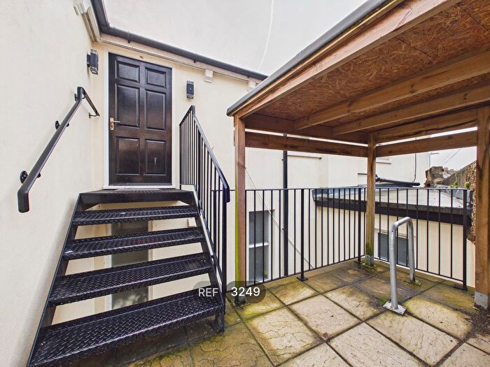 2 Bedroom Flat To Rent In Wakefield Road, Brighton, East Sussex, BN2