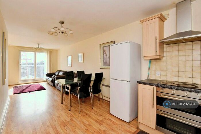 2 Bedroom Flat To Rent In Tower Court, Newcastle-Under-Lyme, ST5