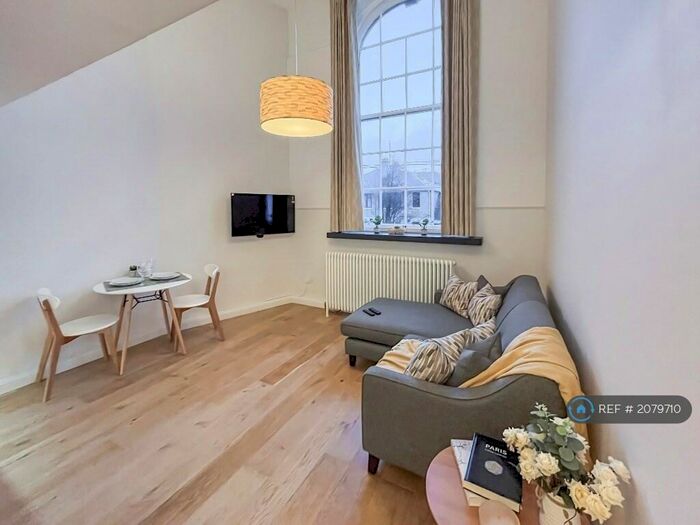 Studio To Rent In Mcdonald Road, Edinburgh, EH7