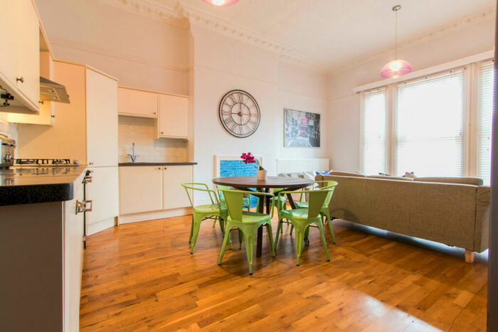 6 Bedroom Terraced House To Rent In Waverley Street, Nottingham, NG7