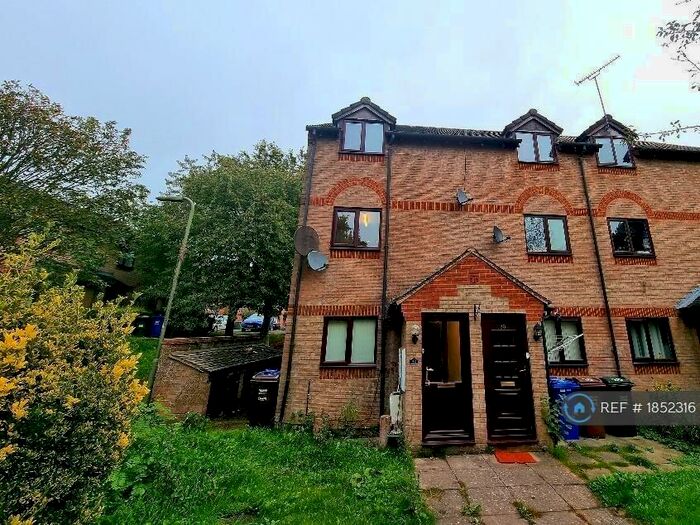 2 Bedroom Maisonette To Rent In Ivatt Walk, Banbury, OX16