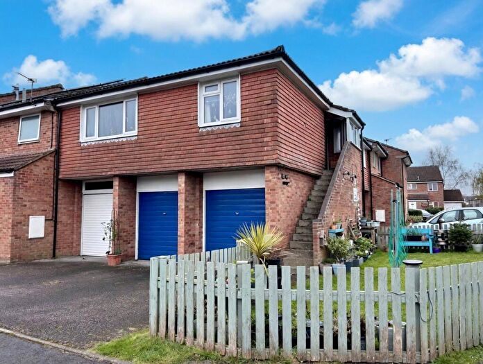 2 Bedroom Flat For Sale In Aspen Gardens, Parkstone, BH12