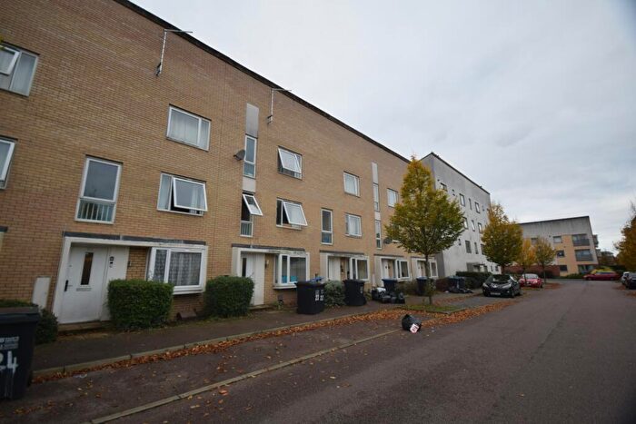 5 Bedroom House To Rent In Aviation Avenue, Hatfield, AL10