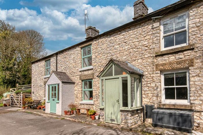 2 Bedroom Cottage For Sale In The Lodge, Tideswell, Buxton, SK17