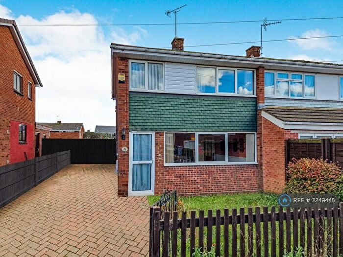 3 Bedroom Semi-Detached House To Rent In East Avenue, Grantham, NG31