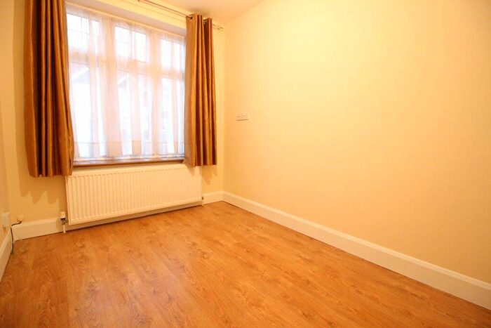4 Bedroom House To Rent In Bovingdon Avenue, Wembley, HA9