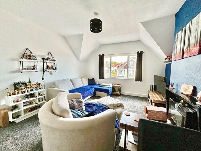 2 Bedroom Flat For Sale In Chepbourne Road, Bexhill-On-Sea, TN40