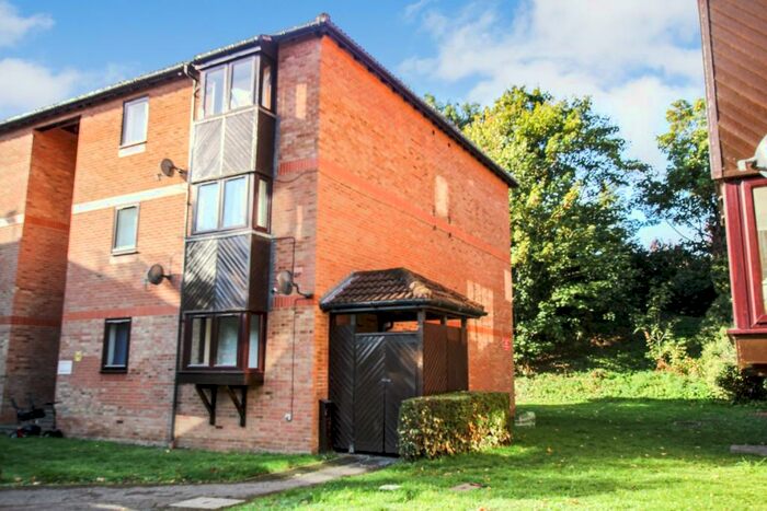 1 Bedroom Flat To Rent In Rushdon Close, Romford, RM1