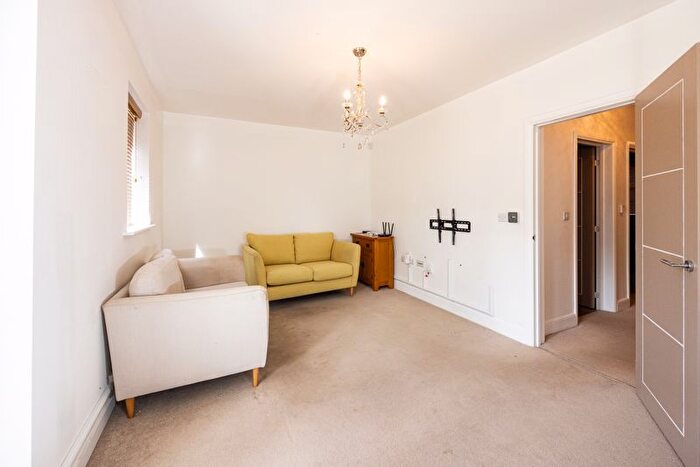4 Bedroom Semi-Detached House To Rent In Tennyson Avenue, Lindley, Huddersfield, HD3
