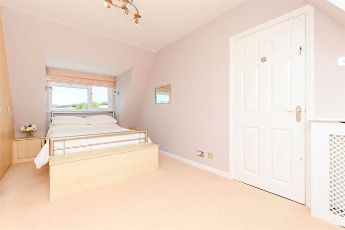 2 Bedroom Semi-Detached House For Sale In Bower Lane, Eynsford, Kent, DA4