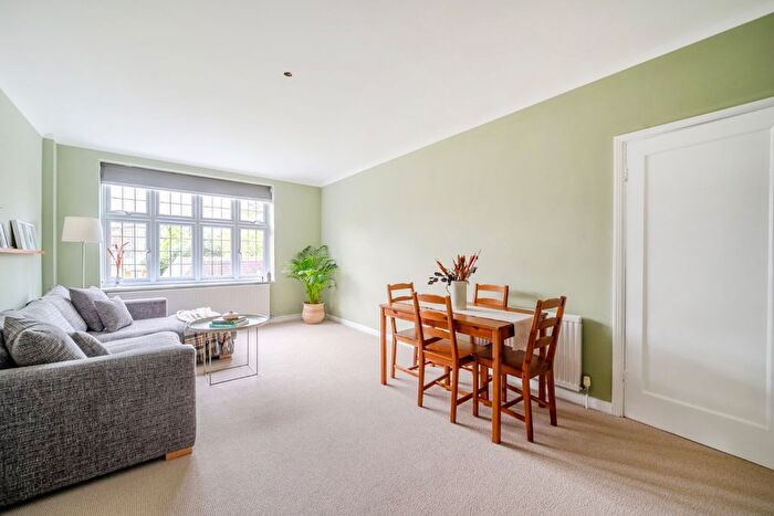 2 Bedroom Flat For Sale In Leigham Court Road, Streatham Hill, London, SW16