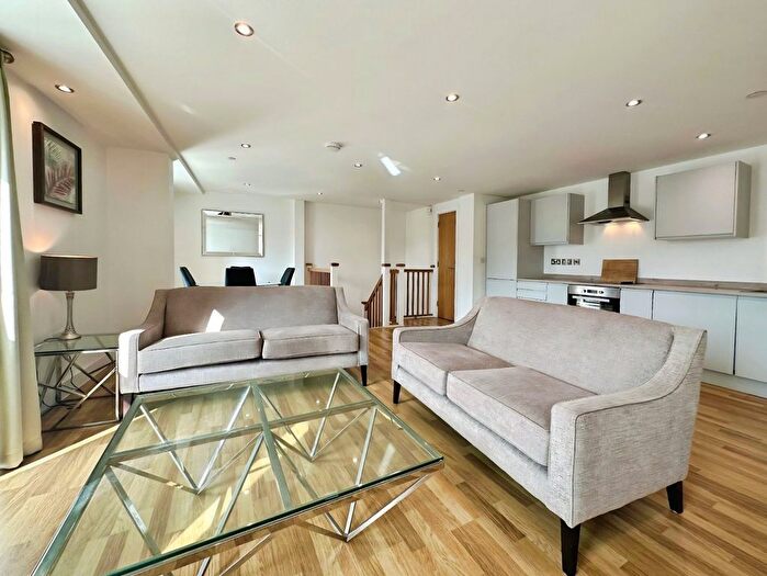 2 Bedroom Flat To Rent In Mabgate, Leeds, West Yorkshire, LS9