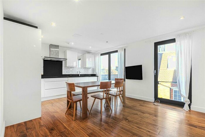 2 Bedroom Apartment To Rent In Providence Place, London, N1