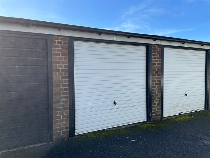 Garage / Parking To Rent In Fitzalan Road, Littlehampton, BN17