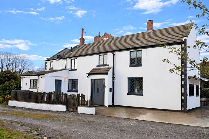 4 Bedroom Detached House For Sale In Lane Cottages, Royston, South Yorkshire, Qx, S71