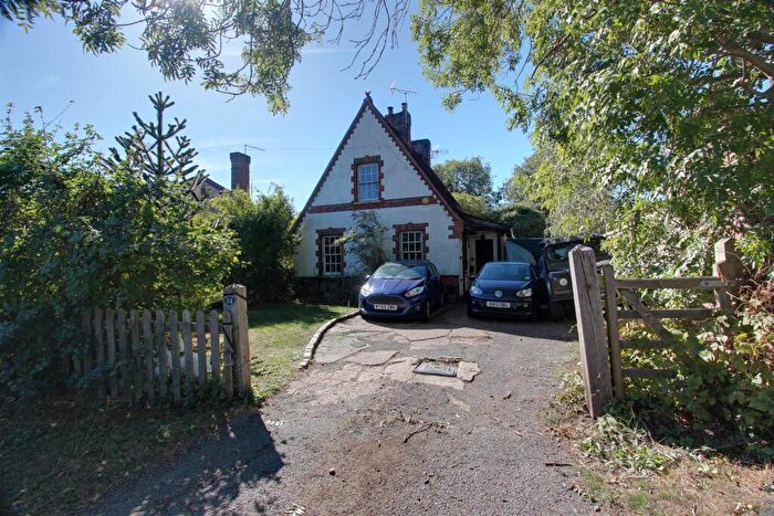 4 Bedroom Detached House For Sale In Aylesbury Road, Aston Clinton, HP22