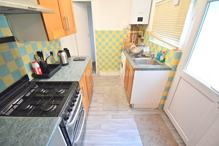 4 Bedroom Terraced House To Rent In Foxhill Road, Reading, RG1