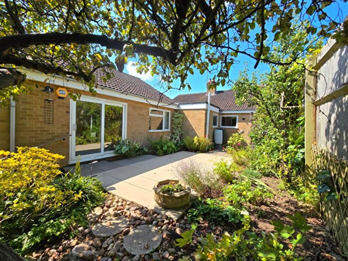 4 Bedroom Detached Bungalow For Sale In Spring Lane, Flore, Northampton, NN7