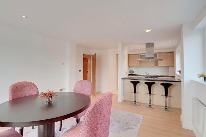 2 Bedroom Flat For Sale In Westferry Road, London, E14