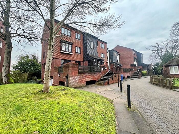 1 Bedroom Apartment To Rent In Oakdene Close, Pinner, HA5