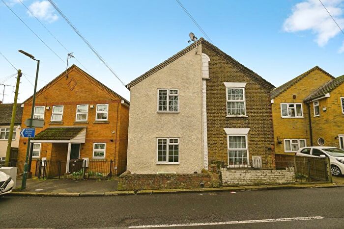 3 Bedroom Semi Detached House For Sale In Grange Road, Gillingham, ME7