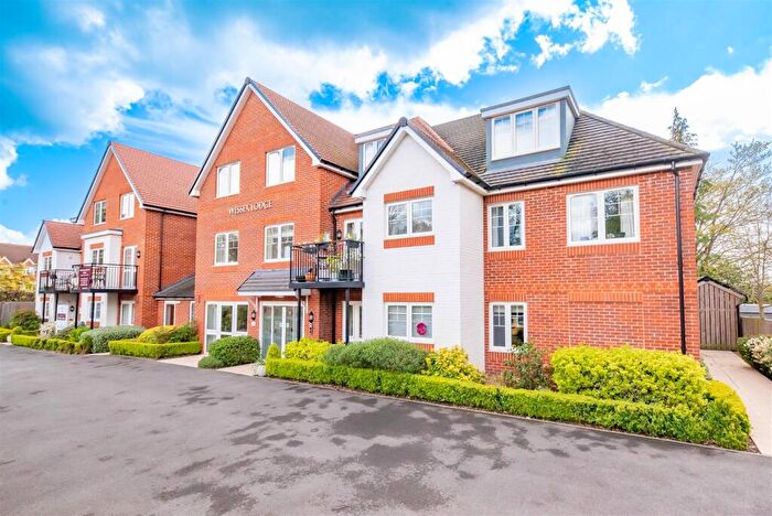 1 Bedroom Retirement Property For Sale In London Road, Bagshot, GU19