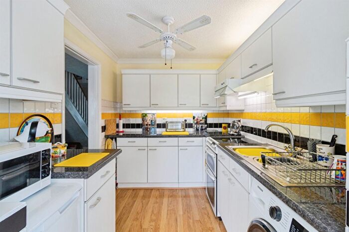 3 Bedroom End Terrace House For Sale In Foxhollows, Newton Abbot, TQ12
