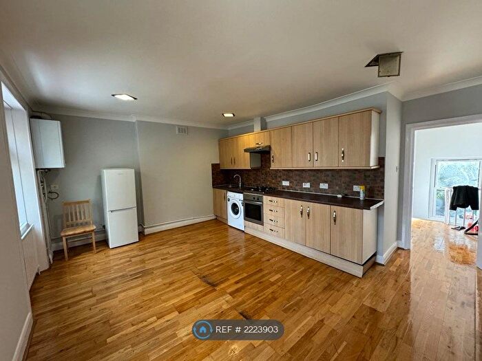 1 Bedroom Flat To Rent In Dalston Lane, London, E8