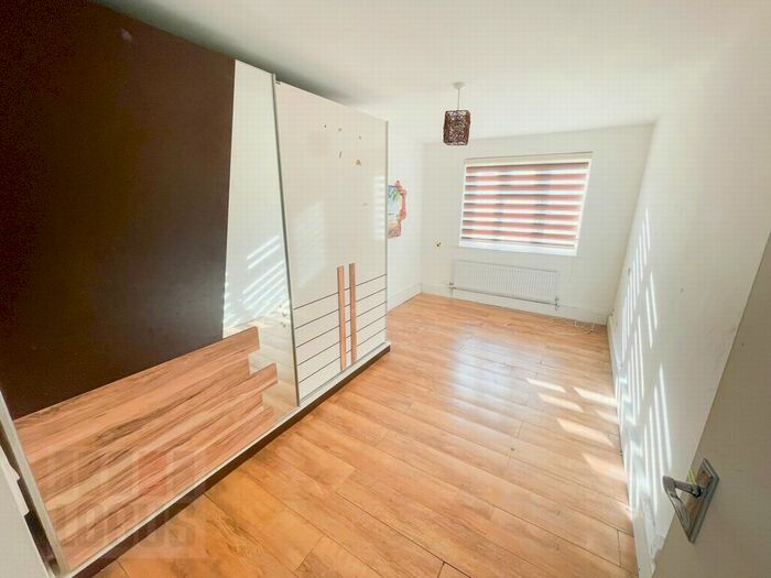 1 Bedroom Flat To Rent In Offas Mead, Lindisfarne Way, Hackney, E9