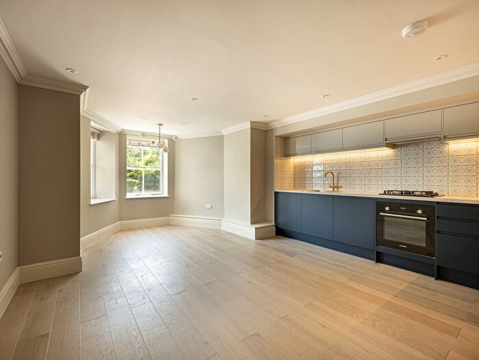 1 Bedroom Flat For Sale In Church Street, Isleworth, TW7