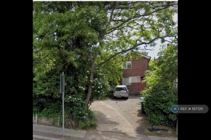 2 Bedroom Maisonette To Rent In Nether Street, London, N3