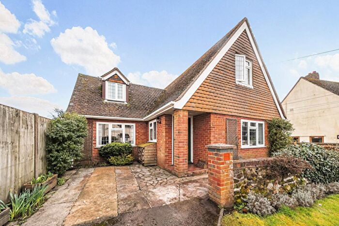 3 Bedroom Detached Bungalow For Sale In Brill, Buckinghamshire, HP18