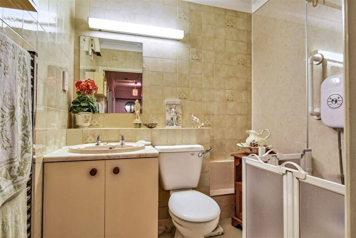 2 Bedroom Flat For Sale In Danesmead Close, Fulford, YO10