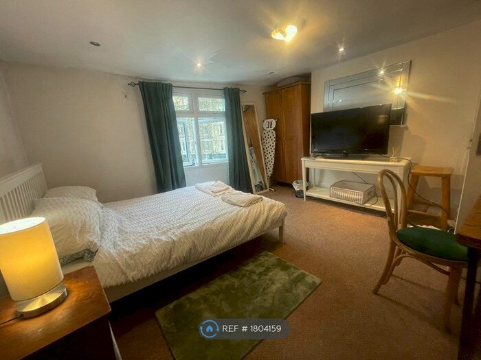 1 Bedroom Flat To Rent In Hackney Road, London, E2